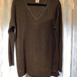 CAbi Long Sleeved Grey V neck Snuggle Pullover